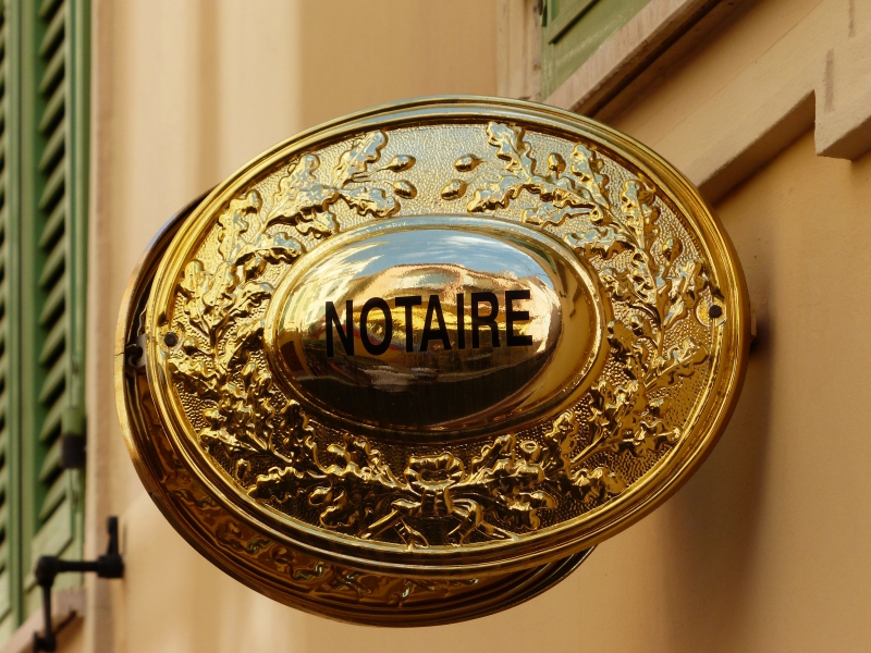 notaire-POURCIEUX-min_advertising-golden-metal-money-lighting-brass-1013060-pxhere.com